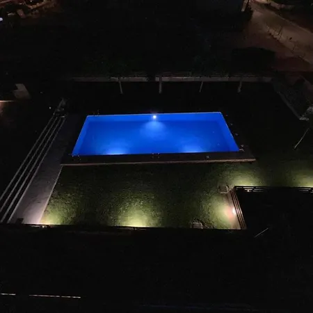 Atico Con Hidromasaje, Terraza Y Piscina En Ebrehogar Appartamento