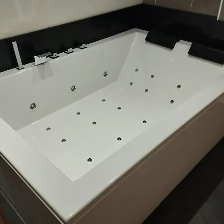 Apartment Atico Con Hidromasaje, Terraza Y Piscina En Ebrehogar Amposta